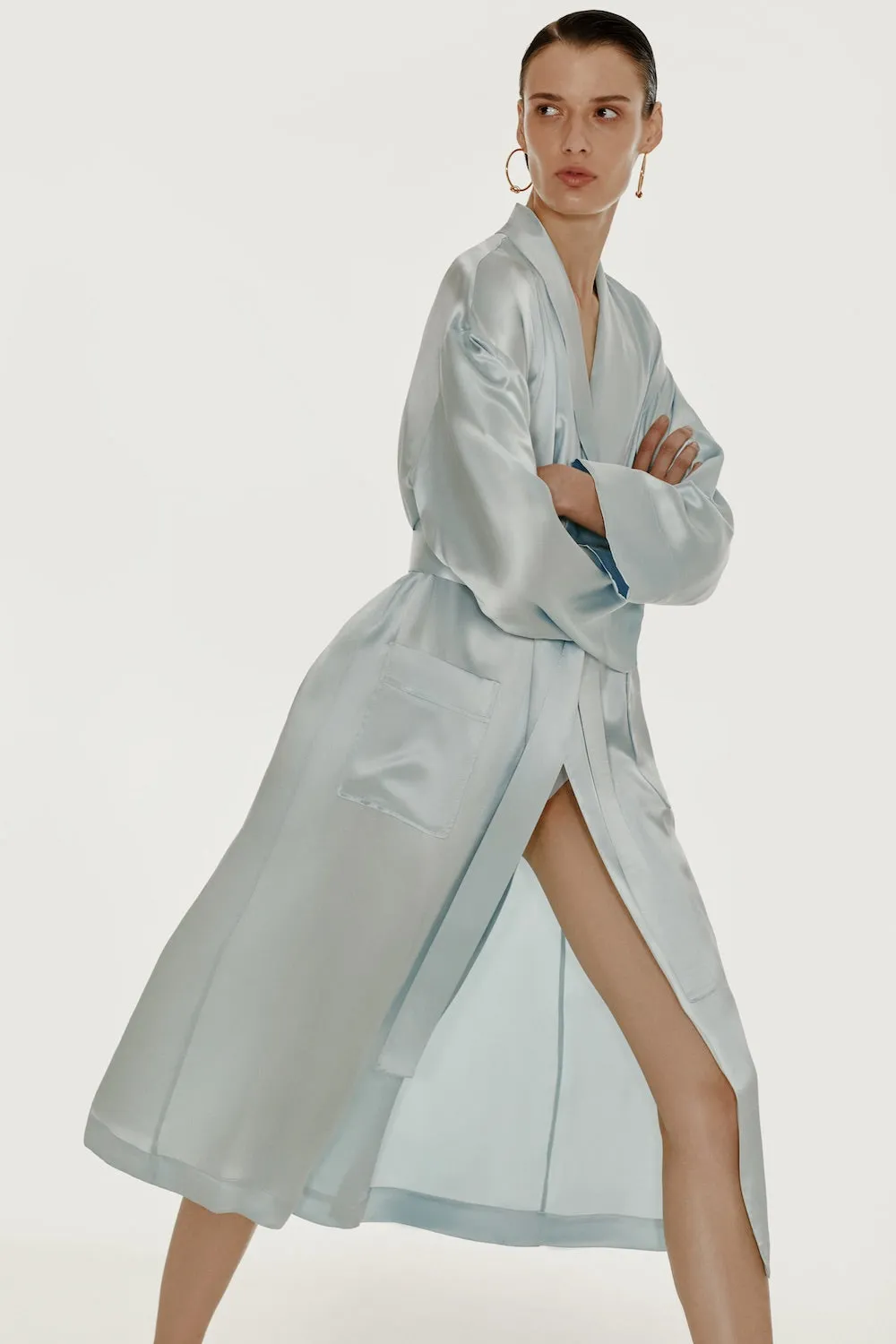 Basic silk robe in blue