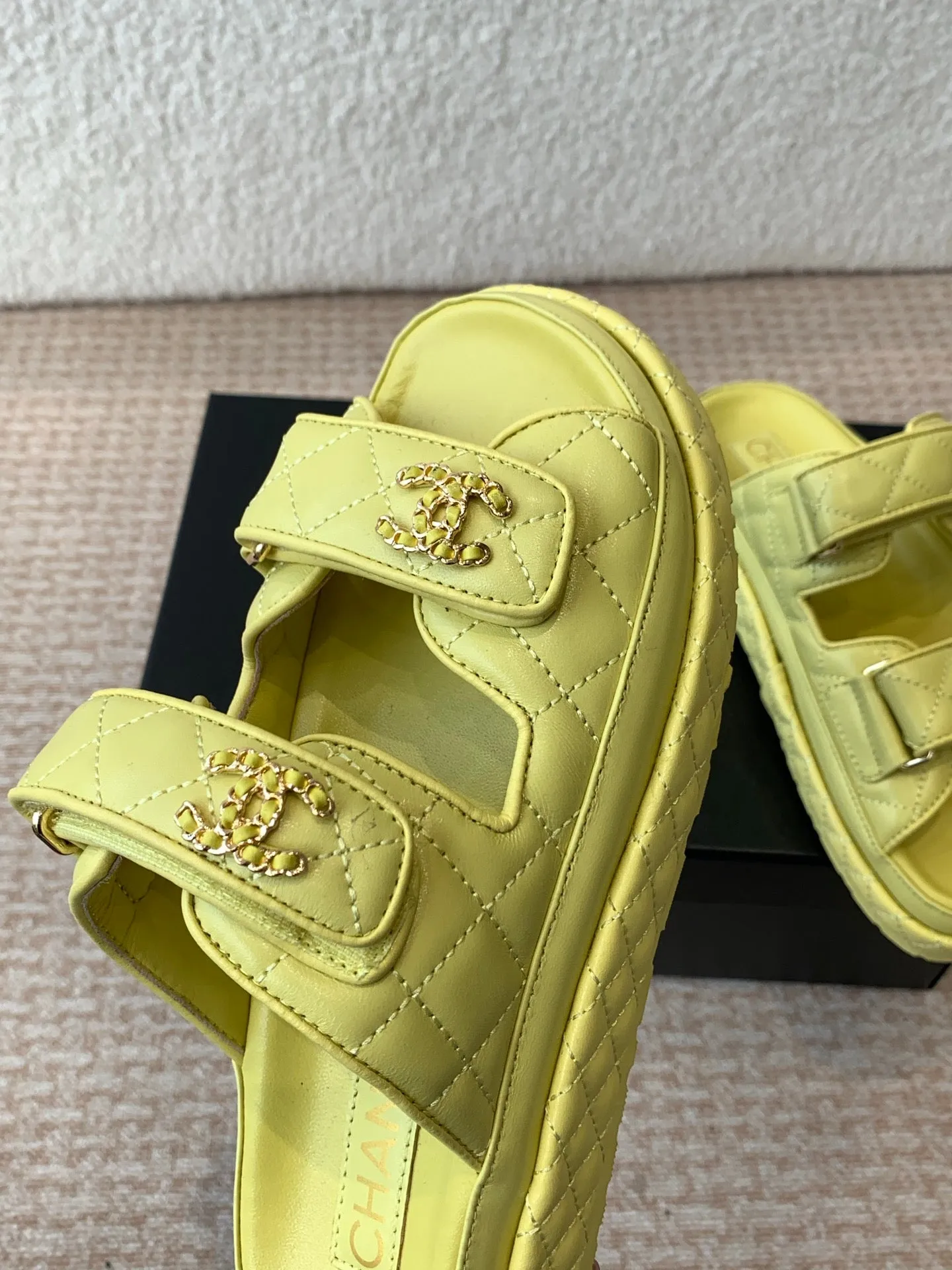 DAD SANDAL IN LEMON YELLOW CALFSKIN MULE