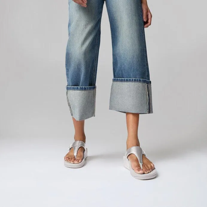 FitFlop Lulu Crystal-Buckle Leather Toe-Post Sandals