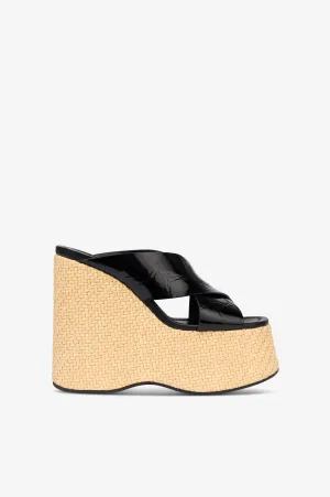Mules in black patent leather