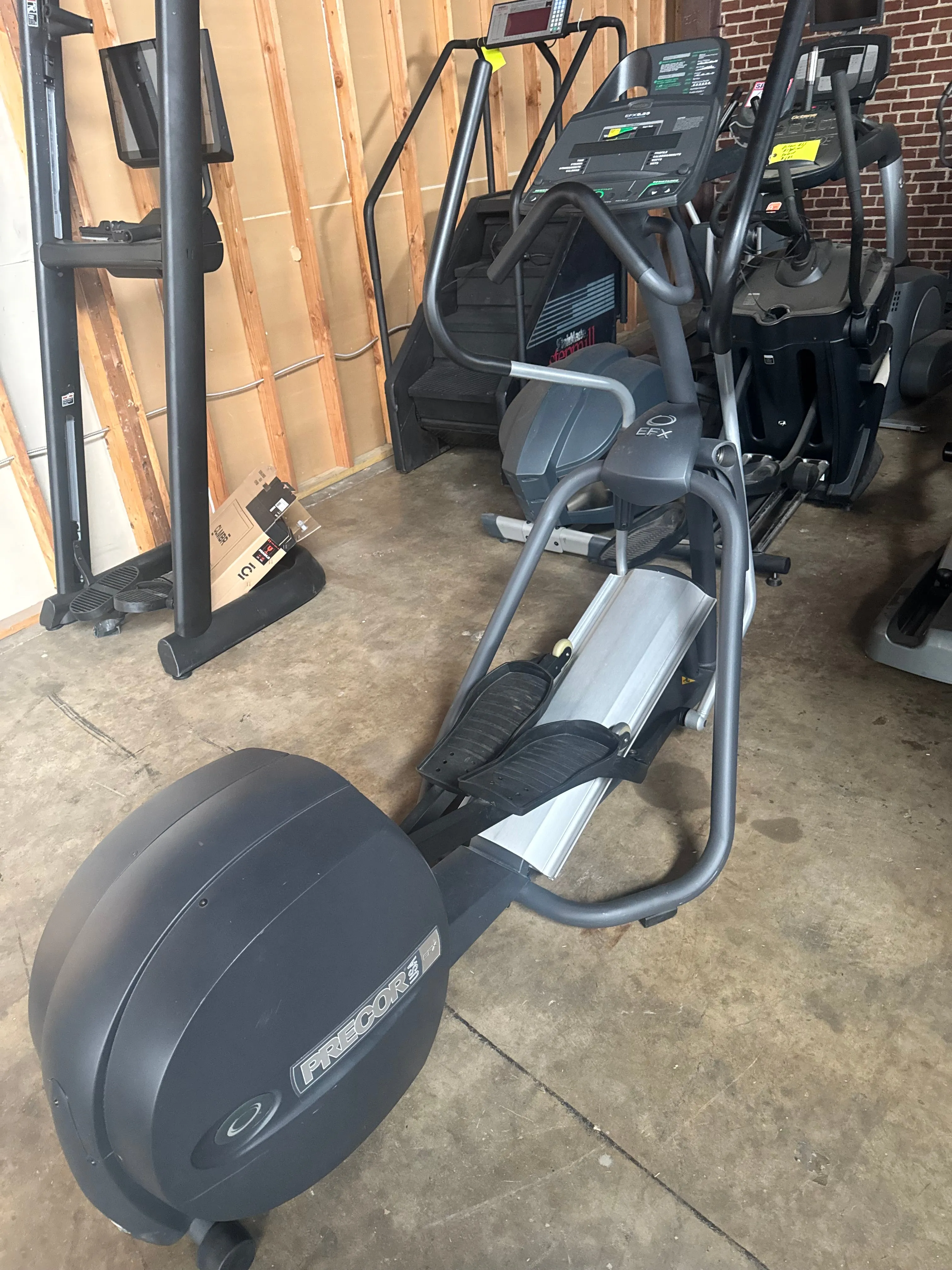 Pre-Owned Precor EFX 5.33 Elliptical Crosstrainer