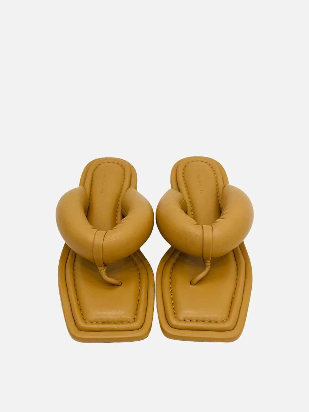 REJINA PYO Thong Beige Slides 36