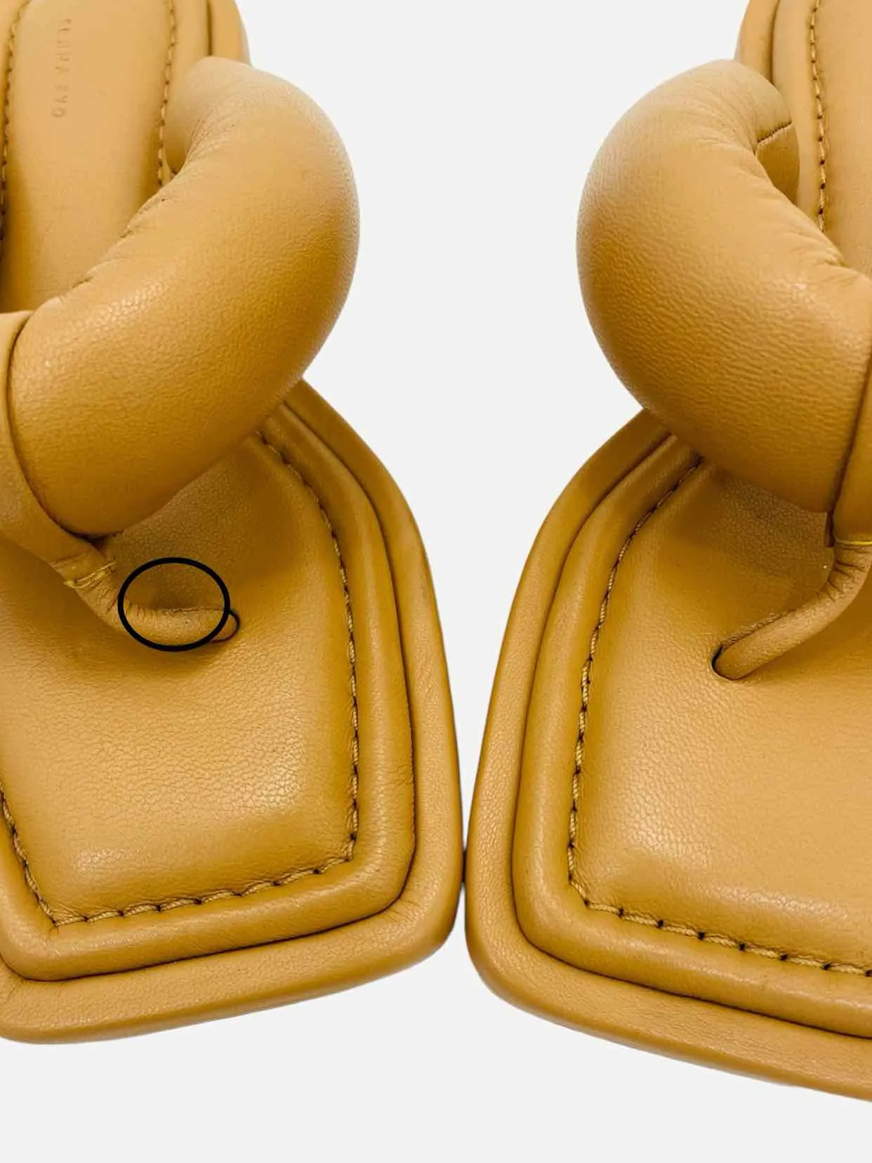 REJINA PYO Thong Beige Slides 36
